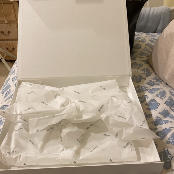 Max mara sweater empty box - Picture 2 of 2